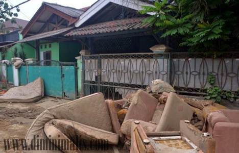 membersihkan rumah pasca banjir, membersihkan rumah setelah banjir, tips membersihkan rumah pasca banjir