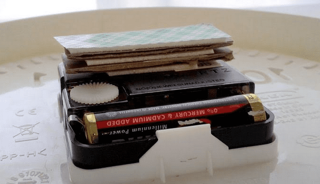 memasang jam dinding tanpa paku