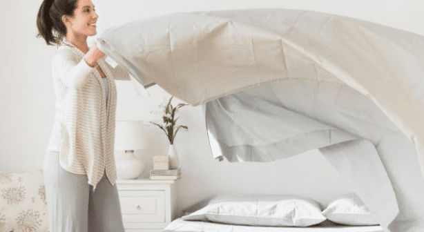 Membersihkan Apartemen